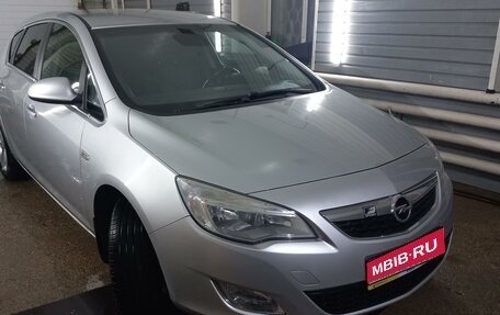 Opel Astra J, 2011 год, 720 000 рублей, 1 фотография