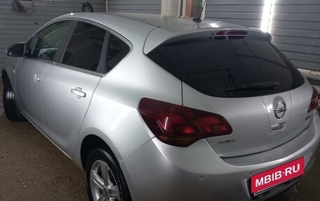 Opel Astra J, 2011 год, 720 000 рублей, 2 фотография