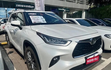 Toyota Highlander, 2022 год, 3 950 000 рублей, 1 фотография