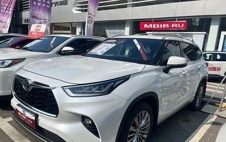 Toyota Highlander, 2022 год, 3 950 000 рублей, 3 фотография