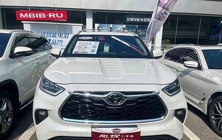 Toyota Highlander, 2022 год, 3 950 000 рублей, 2 фотография