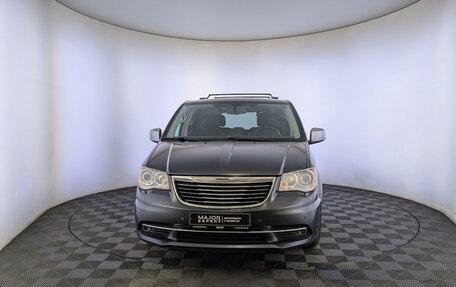 Chrysler Voyager IV, 2014 год, 2 400 000 рублей, 2 фотография