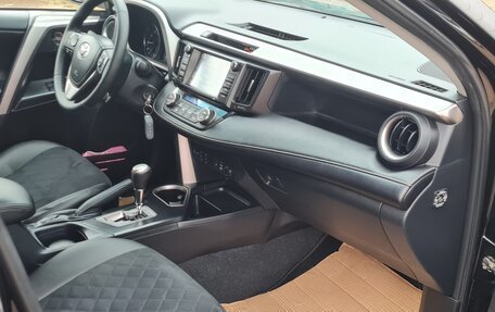 Toyota RAV4, 2017 год, 2 449 000 рублей, 12 фотография