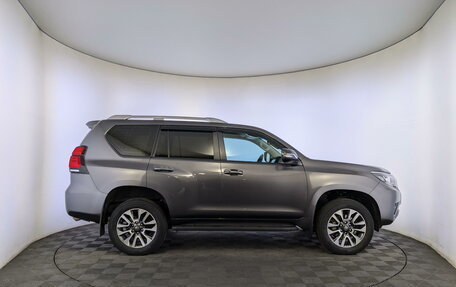 Toyota Land Cruiser Prado 150 рестайлинг 2, 2022 год, 7 290 000 рублей, 4 фотография