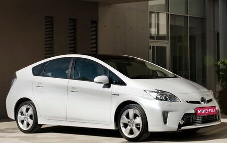 Toyota Prius, 2013 год, 1 353 000 рублей, 1 фотография