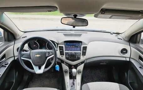 Chevrolet Cruze II, 2009 год, 630 000 рублей, 4 фотография