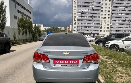 Chevrolet Cruze II, 2009 год, 630 000 рублей, 3 фотография