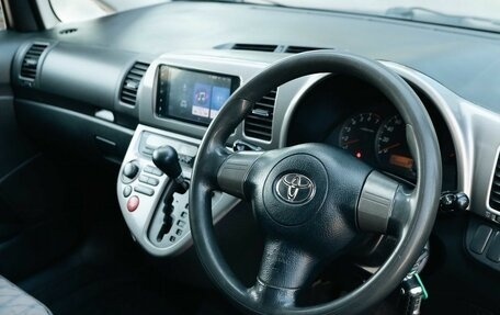 Toyota Wish II, 2005 год, 765 000 рублей, 10 фотография