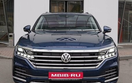 Volkswagen Touareg III, 2018 год, 5 750 000 рублей, 2 фотография