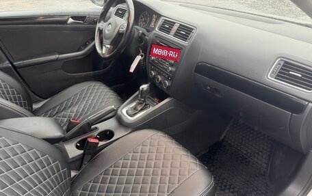 Volkswagen Jetta VI, 2013 год, 700 000 рублей, 13 фотография