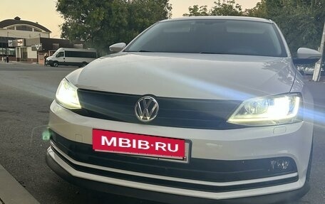 Volkswagen Jetta VI, 2015 год, 1 500 000 рублей, 2 фотография