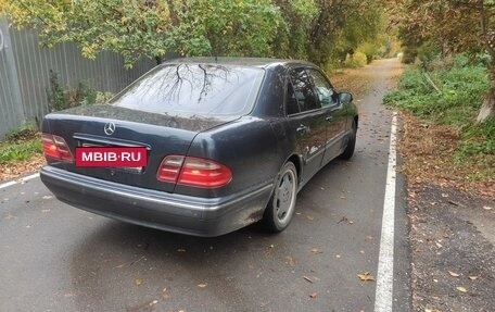 Mercedes-Benz E-Класс, 1999 год, 580 000 рублей, 3 фотография