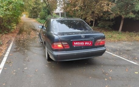 Mercedes-Benz E-Класс, 1999 год, 580 000 рублей, 4 фотография