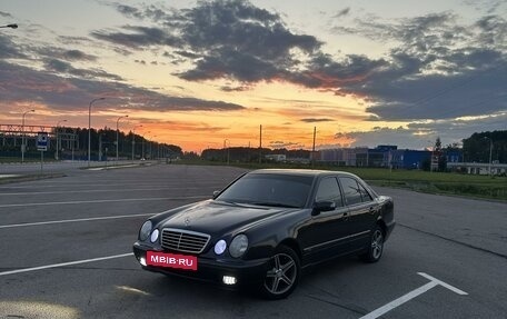 Mercedes-Benz E-Класс, 1999 год, 550 000 рублей, 5 фотография