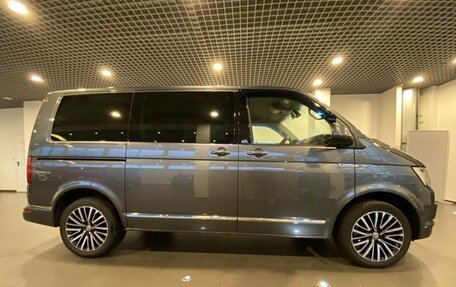 Volkswagen Multivan T6 рестайлинг, 2018 год, 5 180 000 рублей, 2 фотография