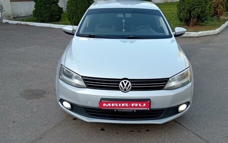 Volkswagen Jetta VI, 2011 год, 950 000 рублей, 8 фотография