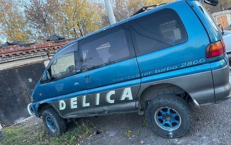 Mitsubishi Delica IV, 1994 год, 450 000 рублей, 3 фотография