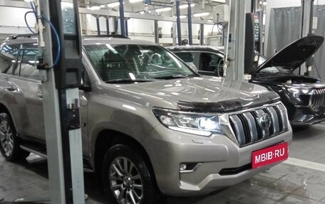 Toyota Land Cruiser Prado 150 рестайлинг 2, 2018 год, 5 975 000 рублей, 2 фотография