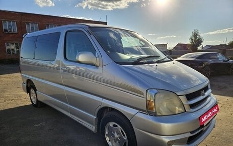 Toyota Touring HiAce I, 2001 год, 1 100 000 рублей, 26 фотография