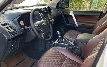 Toyota Land Cruiser Prado 150 рестайлинг 2, 2018 год, 5 950 000 рублей, 6 фотография