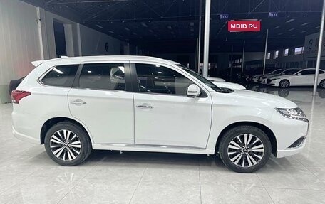 Mitsubishi Outlander III рестайлинг 3, 2021 год, 2 873 402 рублей, 4 фотография