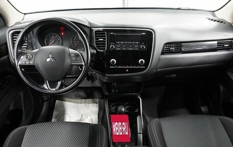 Mitsubishi Outlander III рестайлинг 3, 2020 год, 2 205 000 рублей, 10 фотография