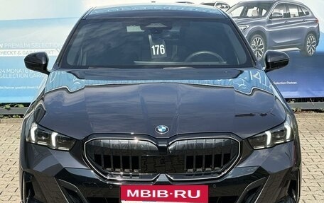 BMW 5 серия, 2023 год, 5 050 000 рублей, 2 фотография