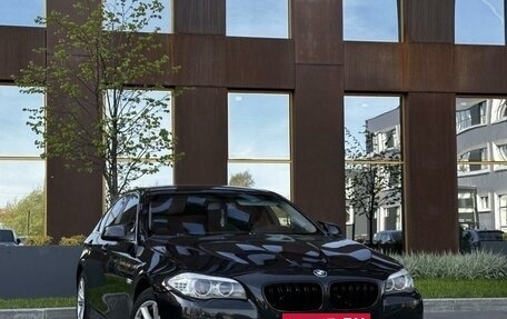 BMW 5 серия, 2012 год, 900 000 рублей, 2 фотография