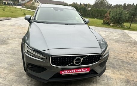 Volvo V60 Cross Country II, 2020 год, 3 800 000 рублей, 2 фотография