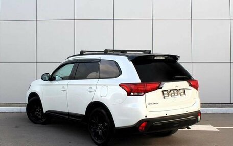 Mitsubishi Outlander III рестайлинг 3, 2021 год, 2 950 000 рублей, 3 фотография