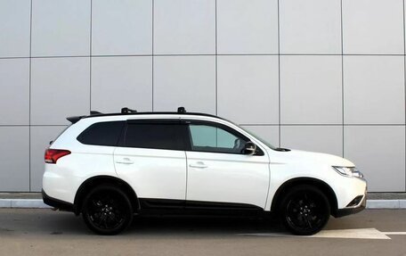 Mitsubishi Outlander III рестайлинг 3, 2021 год, 2 950 000 рублей, 5 фотография