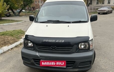 Toyota Town Ace III, 2001 год, 620 000 рублей, 3 фотография