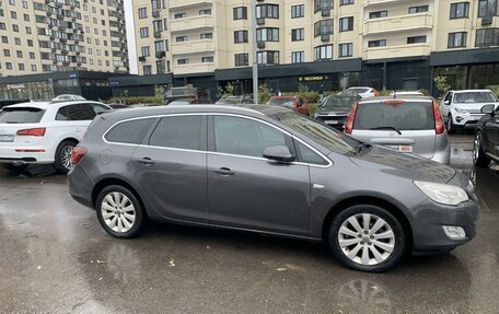 Opel Astra J, 2011 год, 700 000 рублей, 2 фотография