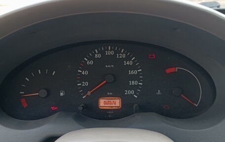 Nissan Micra II, 2001 год, 240 000 рублей, 11 фотография