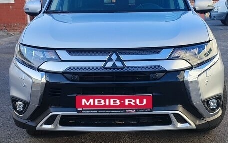 Mitsubishi Outlander III рестайлинг 3, 2021 год, 3 250 000 рублей, 3 фотография