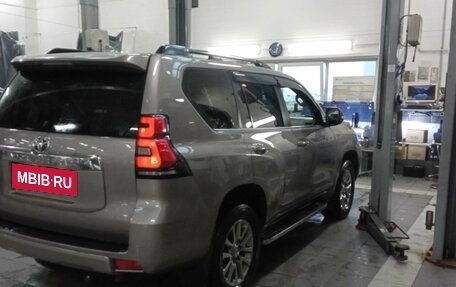 Toyota Land Cruiser Prado 150 рестайлинг 2, 2018 год, 5 975 000 рублей, 3 фотография