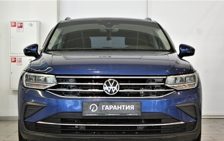 Volkswagen Tiguan II, 2021 год, 3 750 000 рублей, 2 фотография