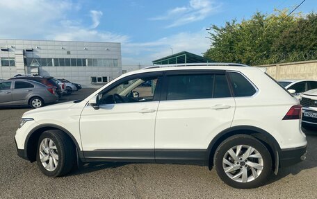 Volkswagen Tiguan II, 2021 год, 3 750 000 рублей, 2 фотография