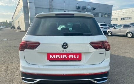 Volkswagen Tiguan II, 2021 год, 3 750 000 рублей, 3 фотография