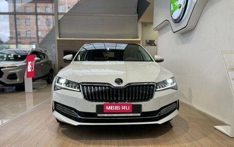 Skoda Superb III рестайлинг, 2024 год, 4 300 000 рублей, 2 фотография