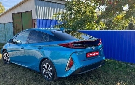 Toyota Prius IV XW50, 2017 год, 2 200 000 рублей, 1 фотография