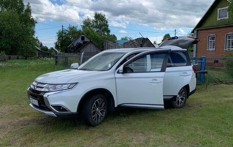 Mitsubishi Outlander III рестайлинг 3, 2018 год, 2 399 000 рублей, 1 фотография