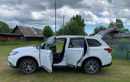 Mitsubishi Outlander III рестайлинг 3, 2018 год, 2 399 000 рублей, 3 фотография