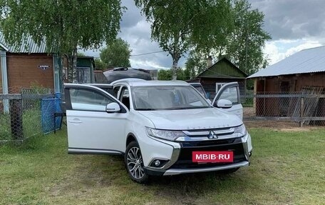 Mitsubishi Outlander III рестайлинг 3, 2018 год, 2 399 000 рублей, 4 фотография