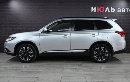 Mitsubishi Outlander III рестайлинг 3, 2022 год, 3 635 000 рублей, 9 фотография