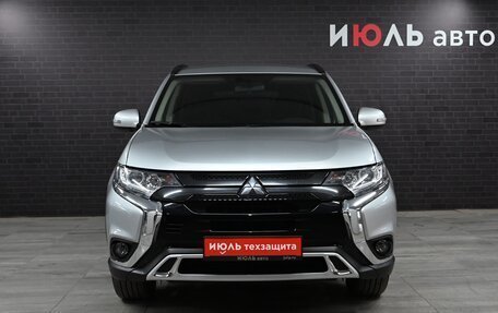 Mitsubishi Outlander III рестайлинг 3, 2022 год, 3 635 000 рублей, 2 фотография