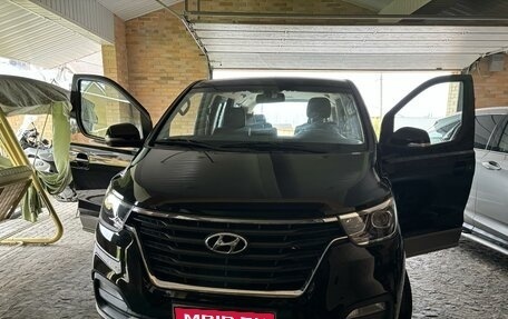 Hyundai Grand Starex Grand Starex I рестайлинг 2, 2019 год, 4 250 000 рублей, 1 фотография