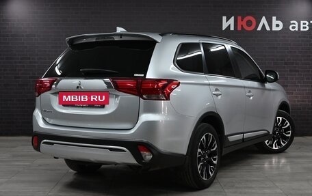 Mitsubishi Outlander III рестайлинг 3, 2022 год, 3 635 000 рублей, 8 фотография