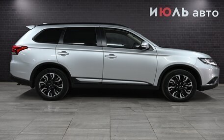 Mitsubishi Outlander III рестайлинг 3, 2022 год, 3 635 000 рублей, 10 фотография