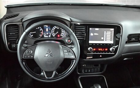 Mitsubishi Outlander III рестайлинг 3, 2022 год, 3 635 000 рублей, 15 фотография